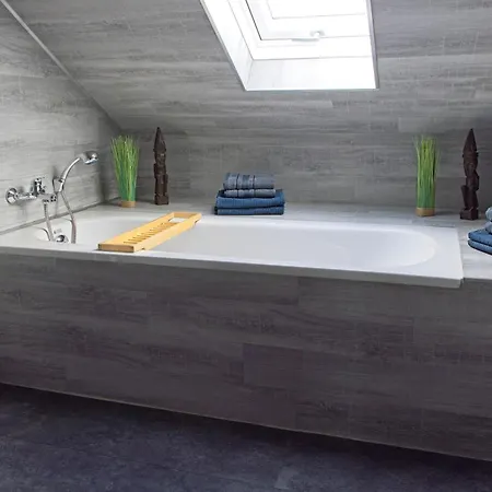 Neustadt-aussicht - Grosse Mit Balkon *